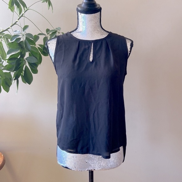 ⭐️2 FOR $20⭐️ Open back black blouse Size Small - Picture 3 of 4
